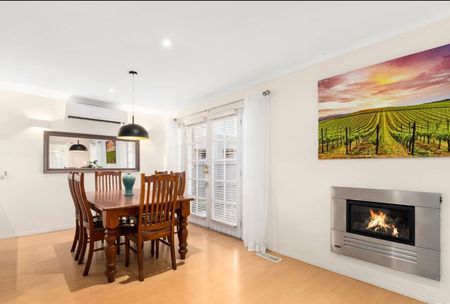 6 months lease only | Luxury Family Living in Court Location - Photo 5