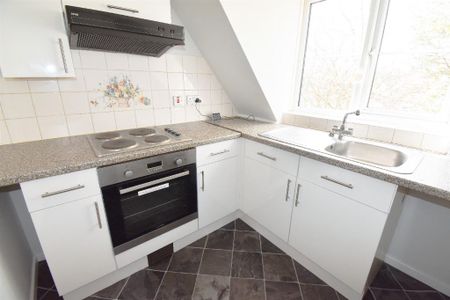 2 bedroom flat to rent - Photo 4