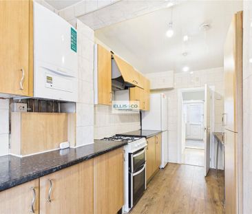 4 bedroom semi-detached house to rent - Photo 5