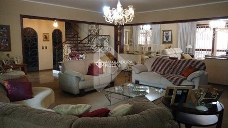 Casa com 3 quartos e 375m² para alugar em Jardim Lindóia, Porto Alegre. - Foto 2
