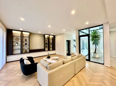 Exquisite Luxury Residence for Lease - Photo 2