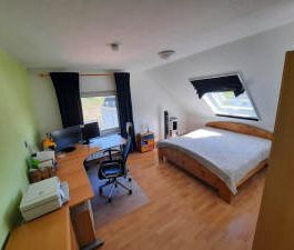 Gemütlichkeit und Zentrumsnähe vereint! – Moderne und helle Dachges... - Photo 1