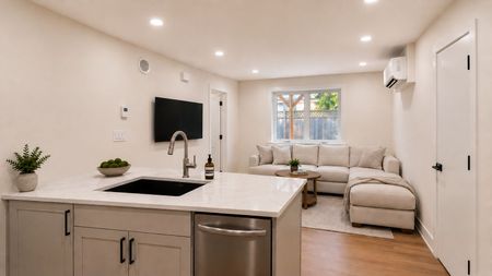 For Lease - 374 Berkley Avenue Unit# B, Carlingwood - Westboro and Area, Ontario - Photo 3