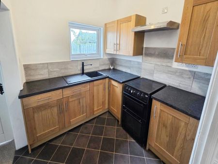 2 bedroom terraced house to rent - Photo 2