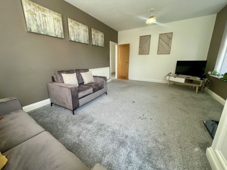 Southgate, Elland - Photo 5