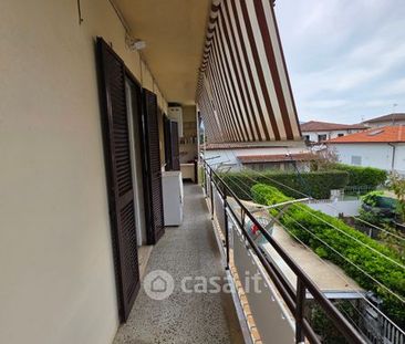 Appartamento in Affitto in Piazza Villeparisis a Pietrasanta - Foto 4