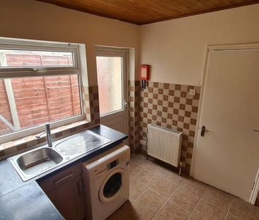 3 bedroom terraced house to rent - Photo 4