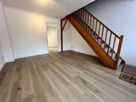 2 bedroom end of terrace house to rent - Photo 2