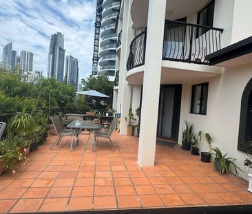 Stylish One-Bedroom Apartment in Prime Chevron Island Location - Photo 5