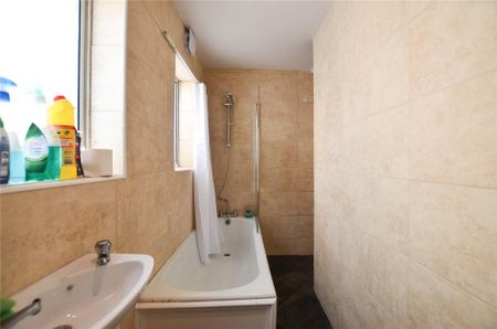 Parking to rent - Photo 3