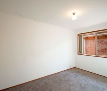 Neat Three Bedroom Townhouse - Photo 2