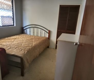 Wynnum West - Photo 4