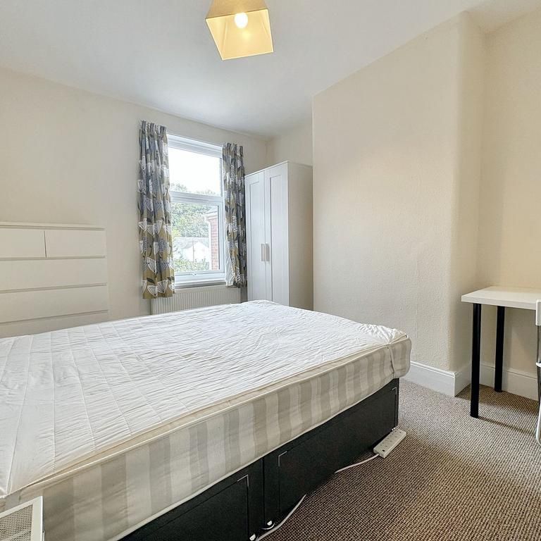 4 bedroom terraced house to rent - Photo 1