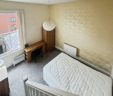 2 bedroom Flat To Let - Photo 5