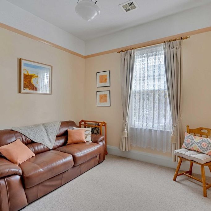 Cosy Family Home - Photo 1