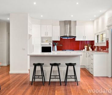 Elegant & Private 3-Bedroom Home in Leafy Box Hill South - Photo 1