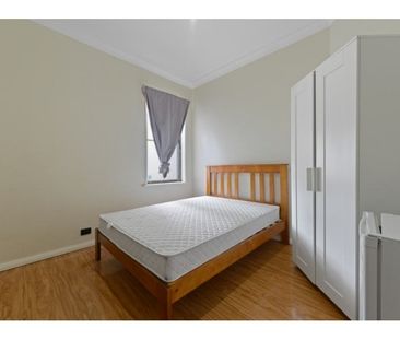 Affordable Room in Conveniently Located Guest House - Photo 4