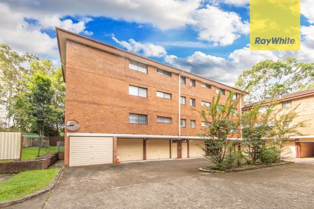 Peaceful & Private Two-Bedroom Unit in a Leafy Setting - Photo 2