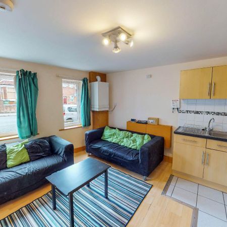4 bedroom apartment to rent - Photo 3