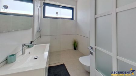 EXPLOREAZA 3D! Nobiliara proprietate, in vila, cu 50 mp grad - Fotografie 5