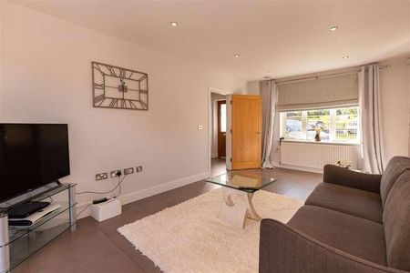 Buckingham Road, Epping, CM16 - Photo 3