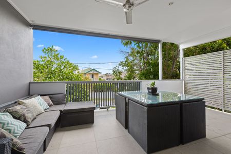 Absolutely Stunning Townhouse in Yeerongpilly - Photo 3