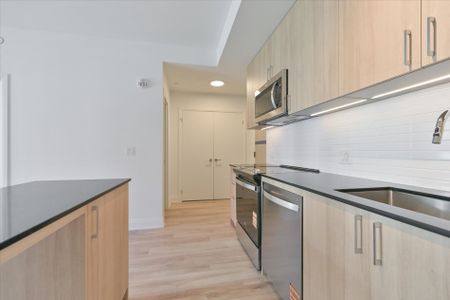 For Lease - 3250 Carding Mill Trail Unit# 324, Oakville, Ontario - Photo 4