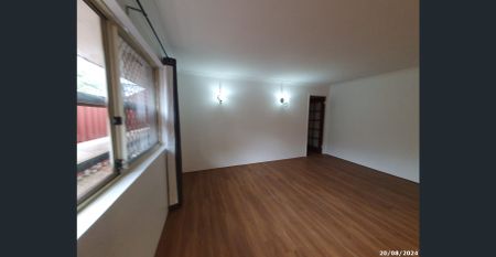 **BIG ROOMS ** BIG HOME**LOTS OF PARKING** - Photo 3