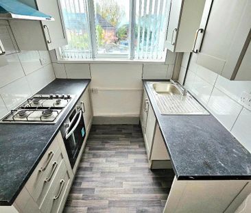 3 bedroom flat to rent - Photo 4