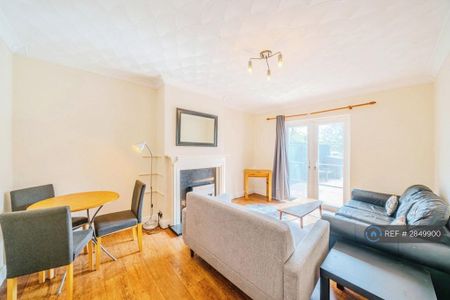 4 bedroom terraced house to rent - Photo 2