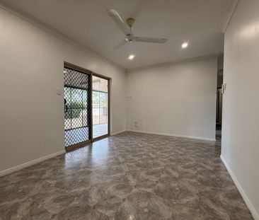 4 BEDROOM, 2 BATHROOM FAMILY HOME IN BURDELL - Photo 5