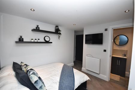Room in a Shared Flat, West Derby Road, L6 - Photo 4