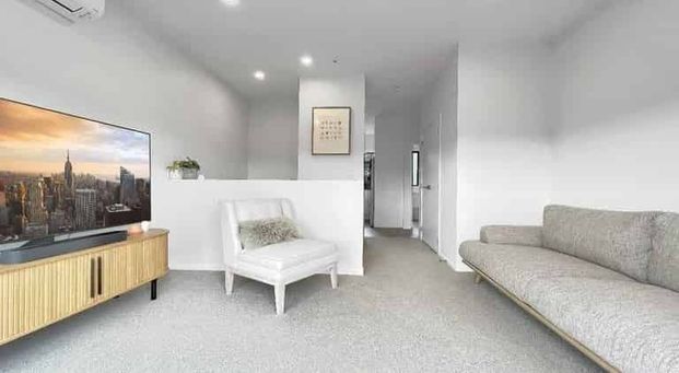 Spacious Two Bedroom Property in Westgate - Photo 1