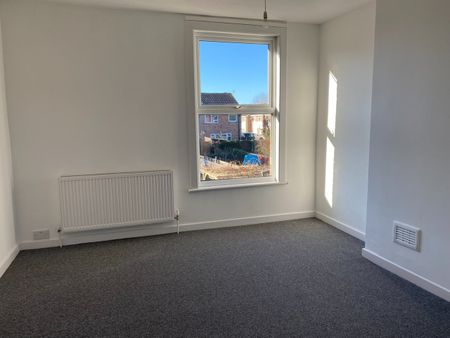 3 Bed Terraced House, Leonard Street, NG6 - Photo 2