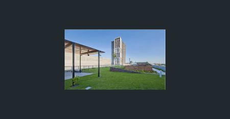 Sophisticated One-Bedroom Apartment with Abundant Natural Light - Photo 5