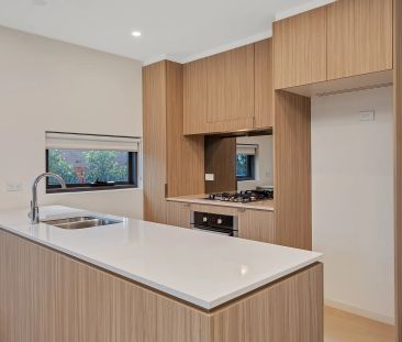 Stylish First-Floor Apartment In Ideal Location - Photo 3