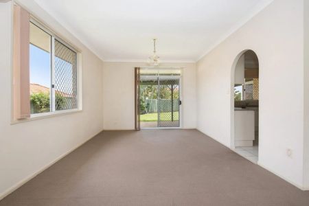 7 Piccadilly Place, Carindale. - Photo 4