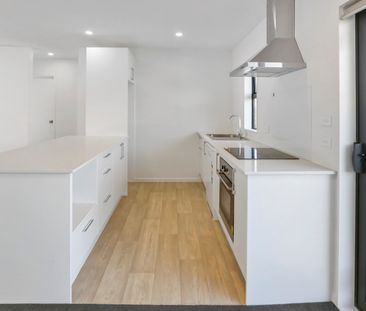 Near New 5 Bedroom Home! - Photo 6