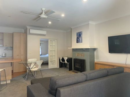 Modern fully furnished unit ready to move in - Photo 5