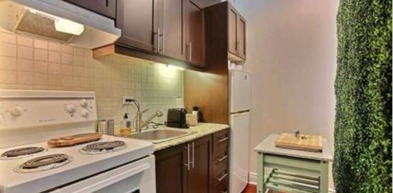 1 CHAMBRE FERMÉE AU CŒUR DE WESTMOUNT - Photo 2