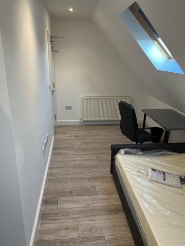 6 Bed Terraced House, Prior Deram Walk, CV4 - Photo 3