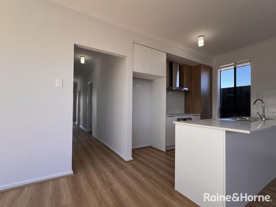 Beautiful 4 Bedroom home in Munno Para - Photo 1