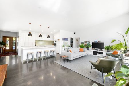 Light-Filled Modern Garden Residence! - Photo 2