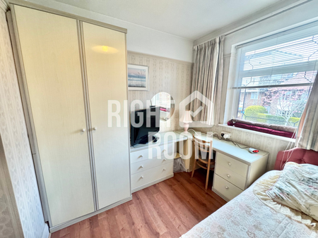 Room 1, Sharon Gardens, Victoria Park, London E9 - Photo 4