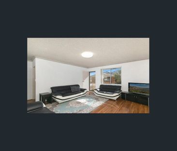 Renovated large 2 bedrooms unit / Convenience Location! - Photo 3