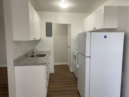 One Bedroom Apartment - Photo 2