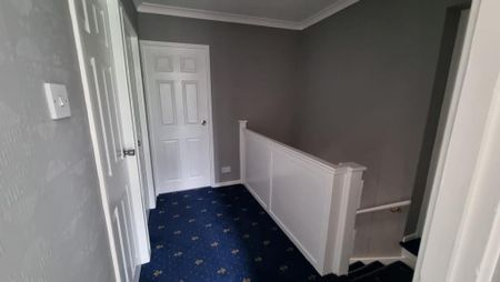 5 bedroom semi-detached house to rent - Photo 2