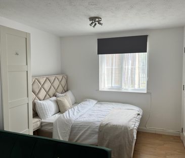 Studio Flat, Vicars Bridge Close, HA0 - Photo 2