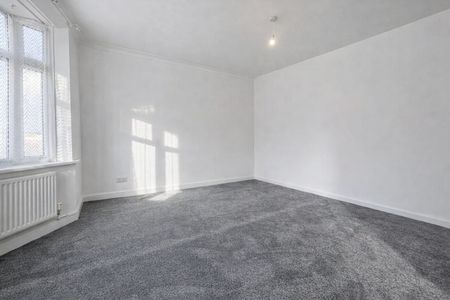 4 Bedroom House To Let - HP12 - Photo 4