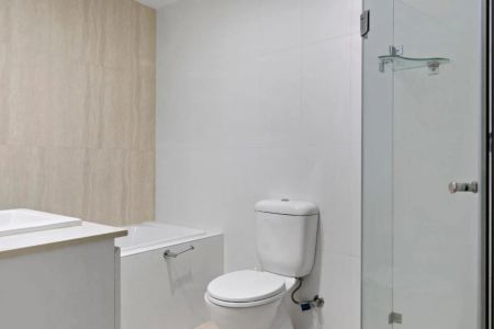 Modern 2 Bedroom Apartment in Convenient Location - Photo 4